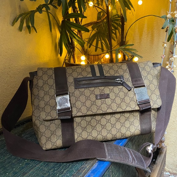 Gucci Messenger Bag - Picture 3 of 17
